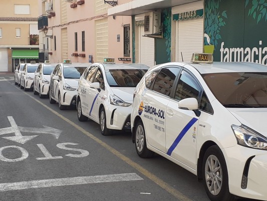 Los taxistas de l'Alfàs quieren imponer unas pautas de vestimenta en el sector local