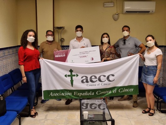 Los estudiantes de Derecho de la UMU pican la bandera de la solidaridad en Cartagena