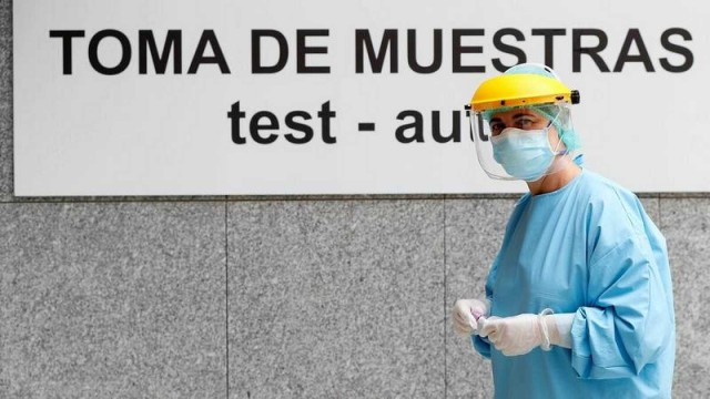 Los nuevos casos de covid-19 en España siguen subiendo hasta 971, 241 más que miércoles
