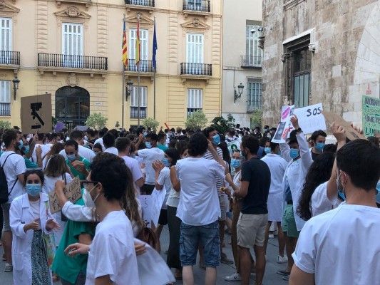 La huelga de los MIR se mantiene tras un primer encuentro fallido con la Conselleria de Sanidad