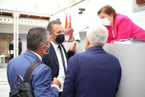 PP y Cs condenan los ataques de Podemos a la letrada de la Asamblea y piden una rectificación