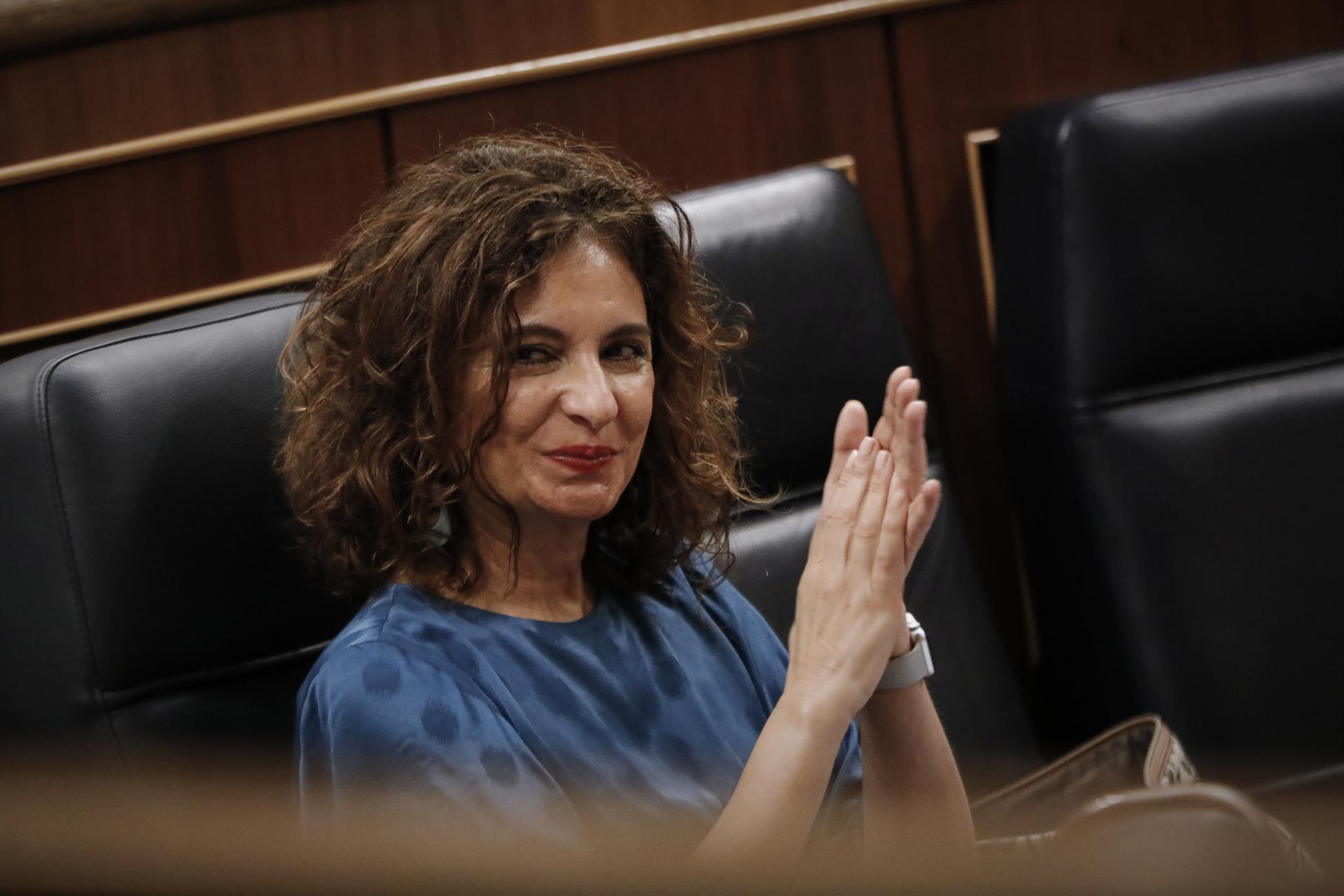 Montero se desmarca de Iglesias y espera llevar los PGE al Congreso a finales de septiembre 