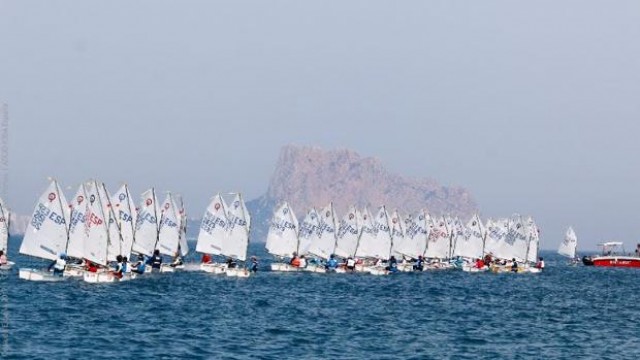 Trece regatistas de cuatro clubes representan a Murcia en el Nacional de Optimist de Águilas