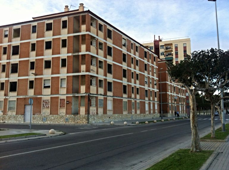 El derribo del Grupo B de Almassora se retrasa para final de año a la espera de pactar el uso del suelo