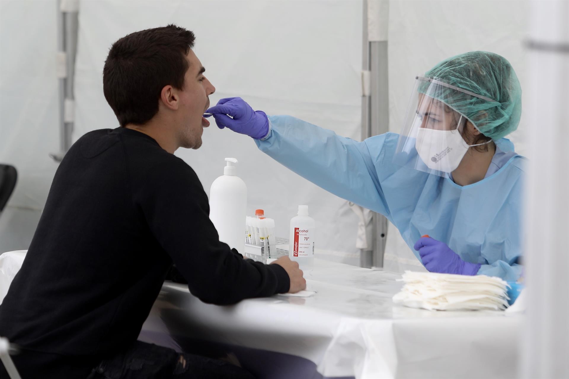 Los nuevos contagios de covid-19 en España se elevan a los 730 en las últimas 24 horas