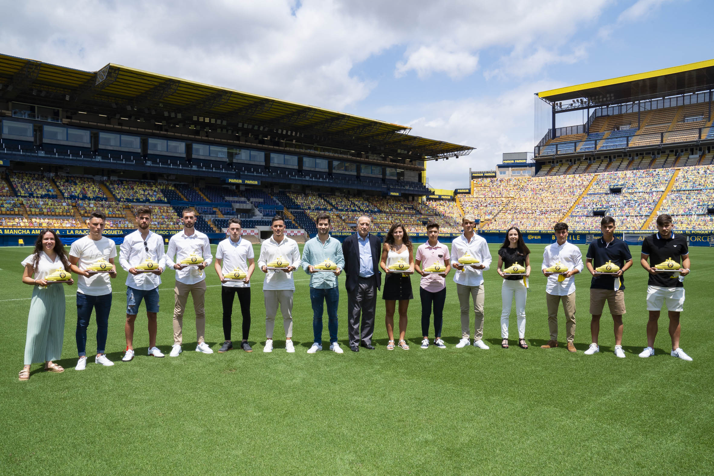 El Villarreal reconoce a los jugadores que cumplen diez años en el club