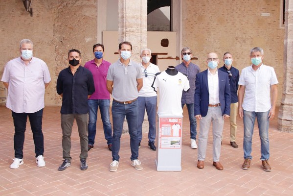Alaquàs presenta la nueva escuela de fútbol que gestionará la Asociación de Futbolistas del VCF