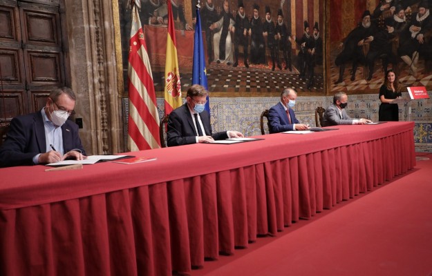 El Consell y los agentes sociales pactan 383 acciones para la recuperación