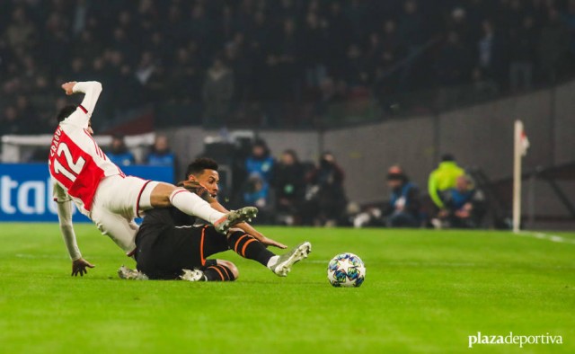 Coquelin negocia con un club árabe su salida del Valencia CF 