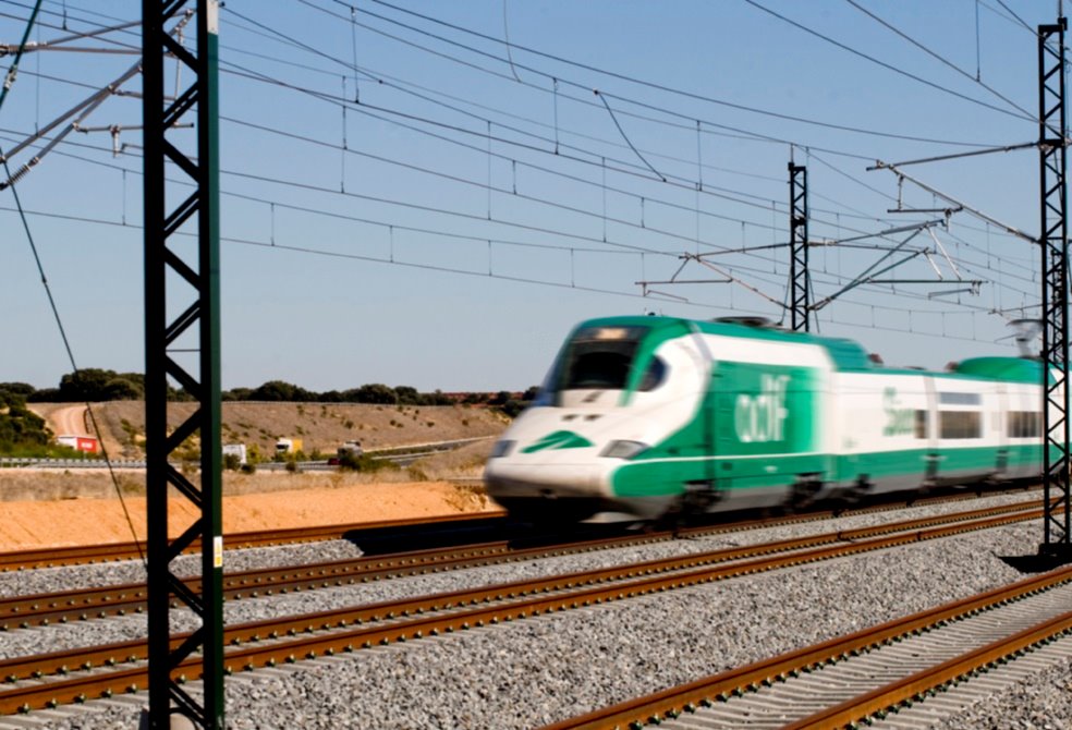 El BEI facilita 205 millones de euros a Adif para trenes e impulsar el Corredor Mediterráneo
