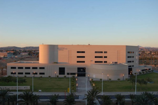 El Tribunal de Recursos desestima el recurso que había suspendido el contrato de conserjerías de la UMH