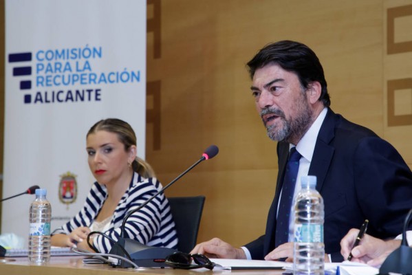 El bipartito de Alicante se encomienda a Vox para sanear balances... sin tiempo para ejecutar obras