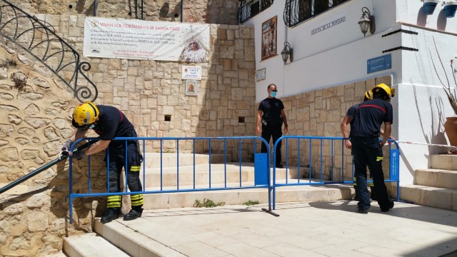 Alicante estudia el hallazgo de una grieta en la ladera del Benacantil en pleno Casco Antiguo