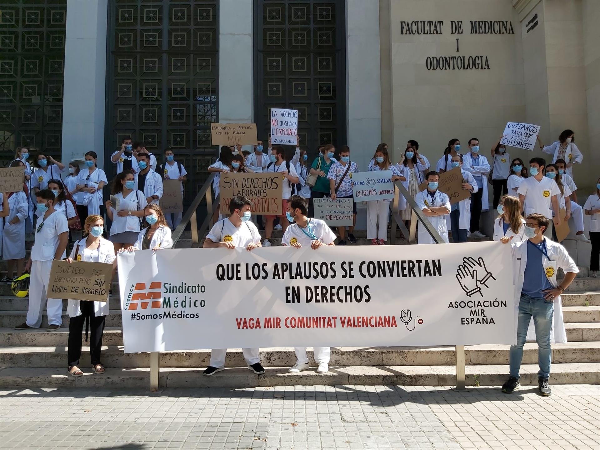 Los MIR exigen mejoras con huelga: 
