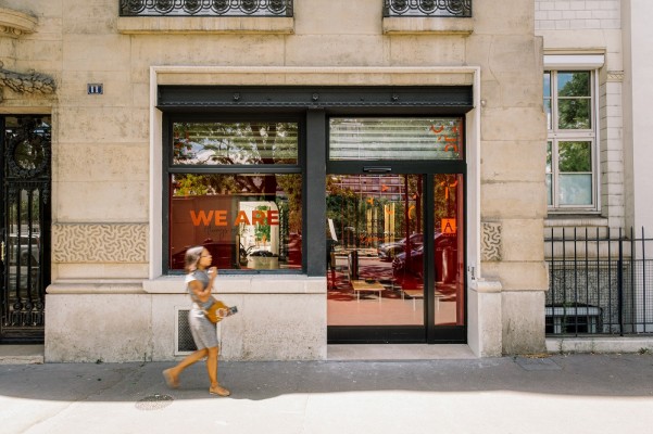 Actiu traslada su showroom en París a un edificio histórico junto al río Sena y la Plaza de la Bastilla