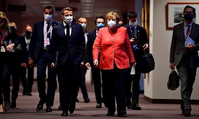 Emmanuel Macron y Angela Merkel. Foto:EFE - 