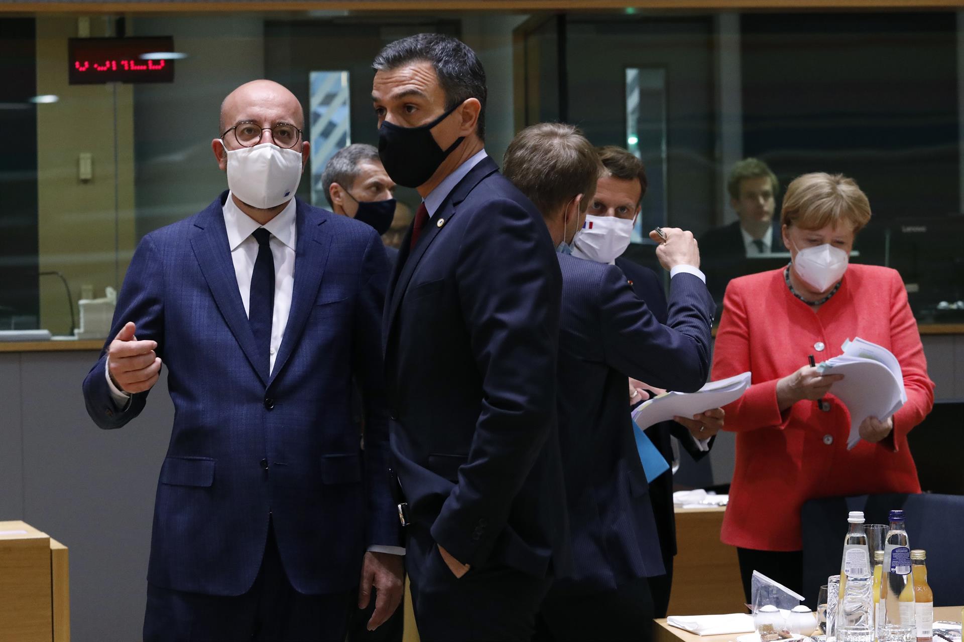 De izq. A dcha.: el presidente del Consejo europeo, Charles Michel; el presidente de España, Pedro Sánchez; el presidente francés, Emmanuel Macron; y la canciller alemana, Angela Merkel. Foto: DARIO PIGNATELLI (UE) - 