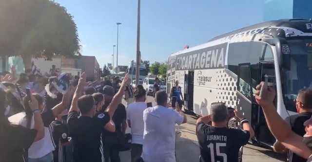 El Cartagena, cuyo equipo ya está en la ciudad, pospone las celebraciones públicas y con su afición