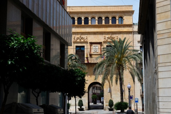 El precio de la nueva contrata de limpieza de Elche y la covid-19 apretarán el cinturón al presupuesto de 2021