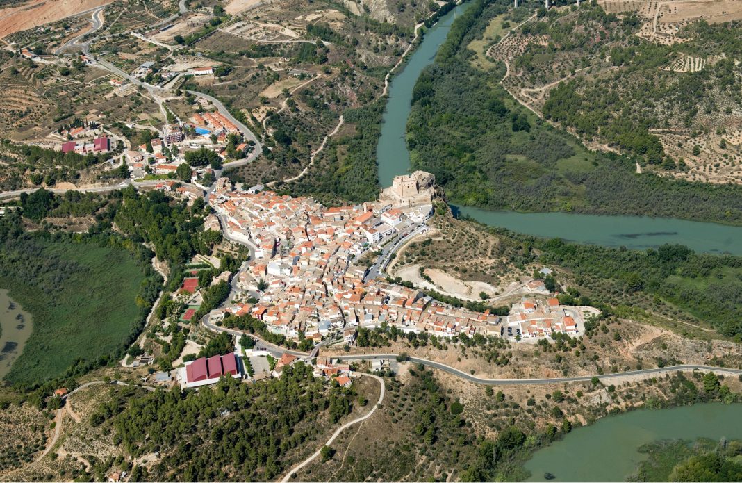 Una central nuclear sobre terres volcàniques