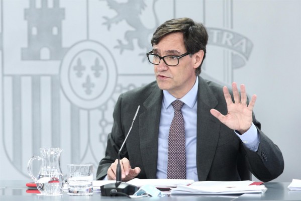 Illa avisa de que hay 201 brotes activos en España asociados a temporeros y a actividades de ocio