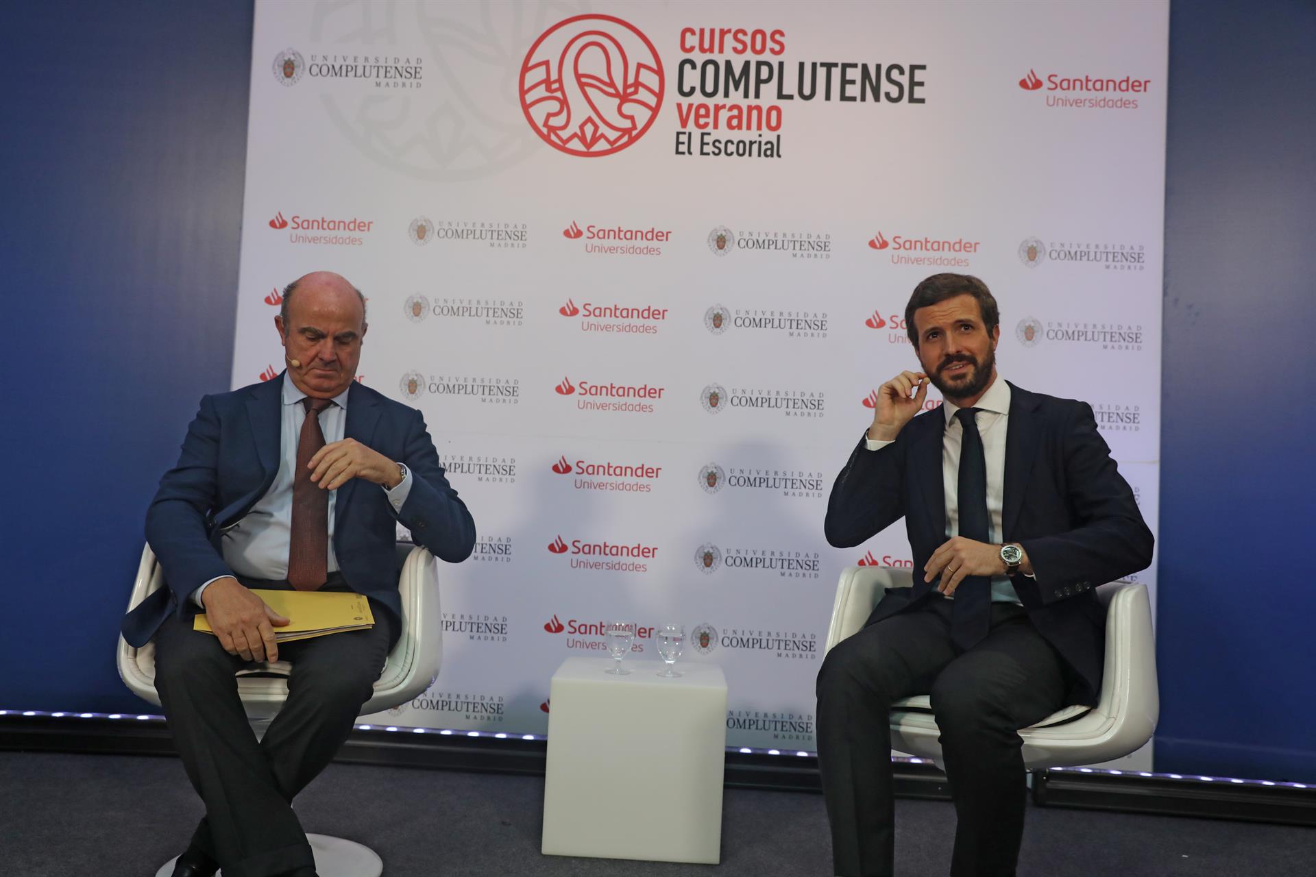 Guindos (BCE) espera ver fusiones bancarias en la eurozona 