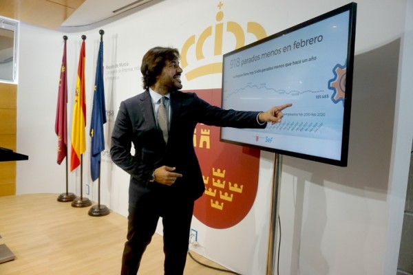La Comunidad lanza una línea de ayudas de hasta 9.000 euros para la contratación de parados