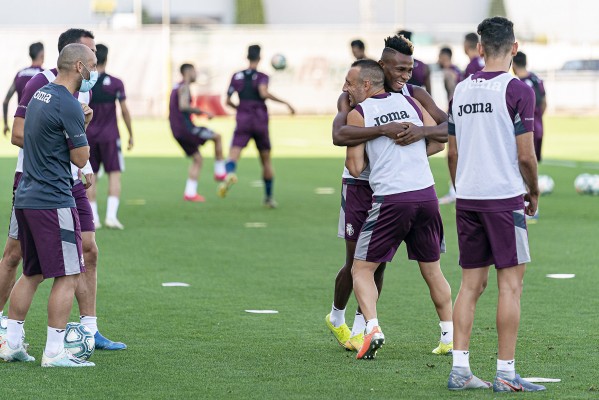 Duelo sin exigencias entre dos equipos con los deberes hechos
