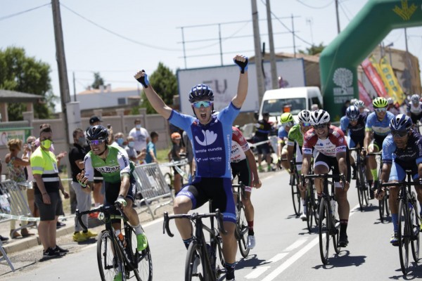 El Valverde Team, tercero, gana en Zamora con Álex Ruiz y sitúa a Balderstone décimo de la general