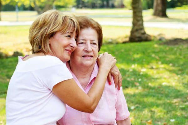 Casi el 70% de cuidadores de enfermos de Alzheimer son mujeres