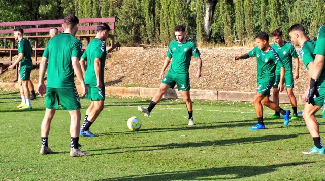 El Castellón ya toca el balón en Málaga en el primero de los dos entrenamientos antes de la final