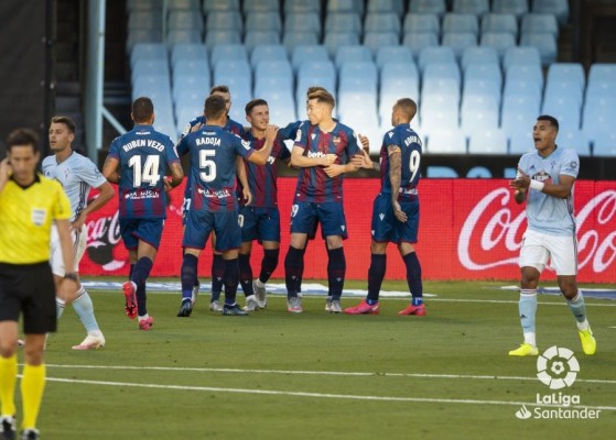 (2-3) El Levante mete en un lío al Celta