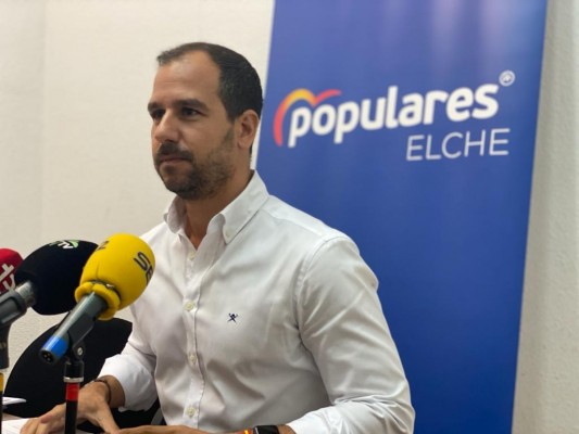 La oposición en Elche estalla contra el bipartito por su 