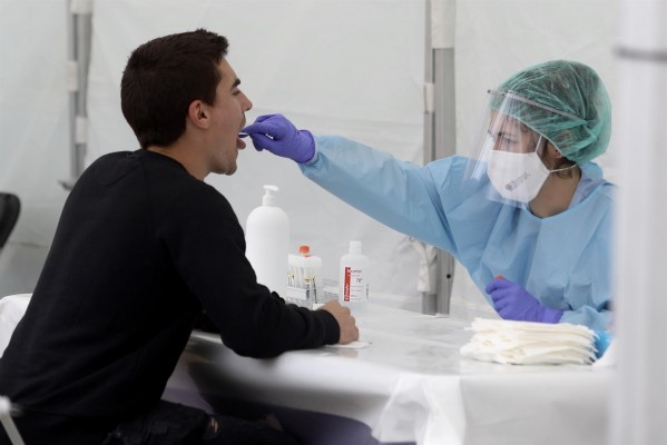Los nuevos casos de covid-19 en España se disparan a los 580 en las últimas 24 horas