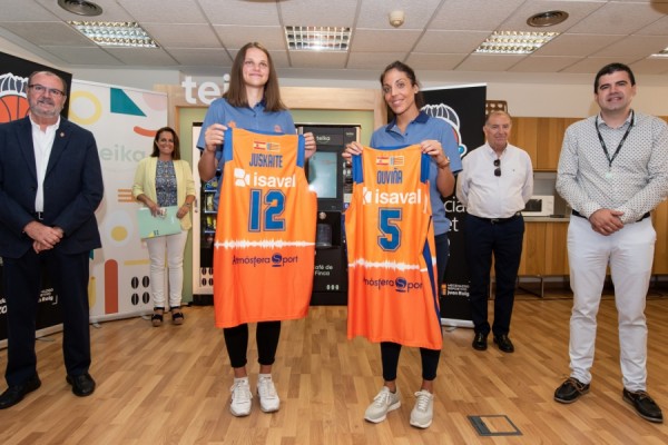 Cristina Ouviña y Laura Juskaite, presentadas de la mano de Teika