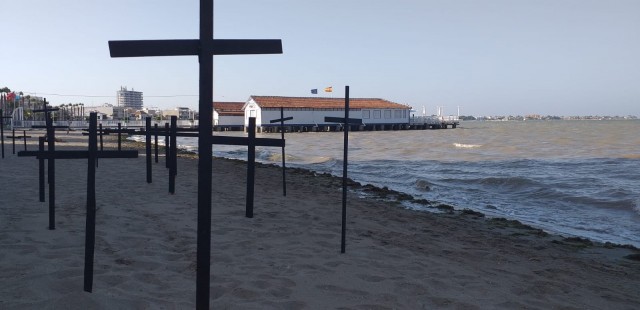 Los vecinos del Mar Menor vuelven a vestir de luto