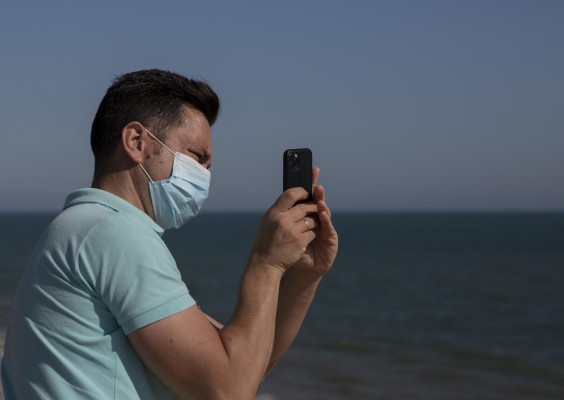 Las operaciones de párpados, la intervención estética más demandada por el uso de la mascarilla