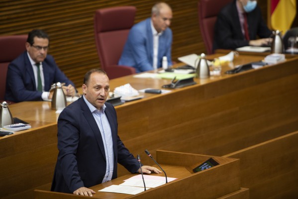 Dalmau busca tranquilizar al sector inmobiliario con la promesa de mínima intervención con el tanteo