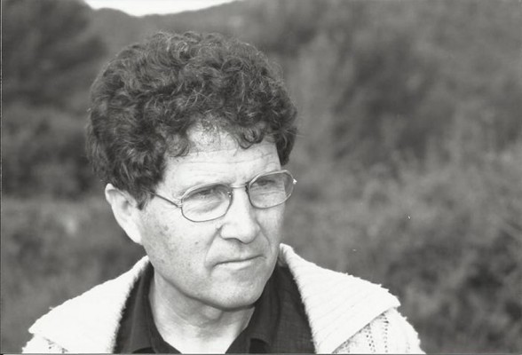 La Universitat convoca la XVII edición del Premio de Poesía César Simón

