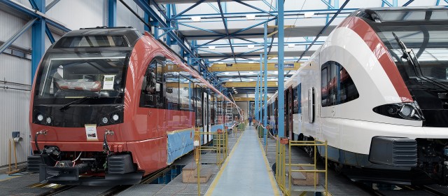 Stadler cotiza a la baja los últimos contratos conseguidos y profundiza en mínimos históricos