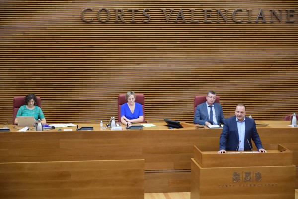 Les Corts dan luz verde al decreto de tanteo de Dalmau 