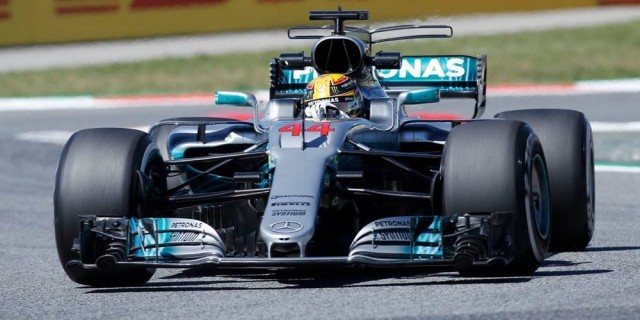 Hamilton lidera los primeros entrenamientos con problemas para Sainz y Alonso