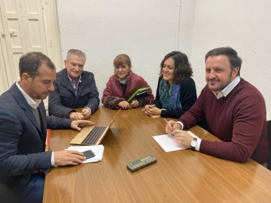Los grupos de la oposición en Elche denuncian que el bipartito les excluye de los actos institucionales
