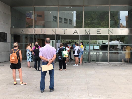 San Vicente implementará un sistema de gestión por sectores como solución a las largas colas en el Ayuntamiento