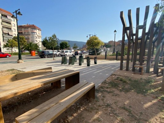 Nueva área de descanso con tecnología smart en la vía ciclopeatonal de Alcoy