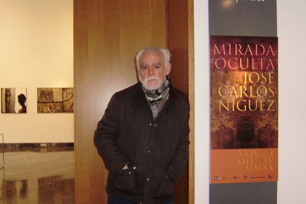 La 'Mirada oculta' se descubre de mano de su autor José Carlos Ñíguez en Cartagena