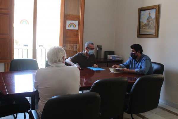 Nules apoya la propuesta para crear un parking de autocaravanas en su zona marítima