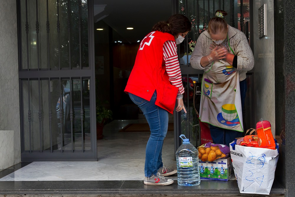Cajamar promueve una acción solidaria con Consum y Cruz Roja Responde para familias vulnerables