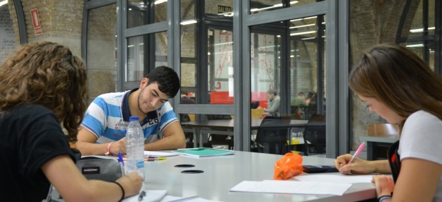 La Politécnica ofrece becas a los alumnos que no pudieron pagar el cuarto plazo de la matrícula por la covid