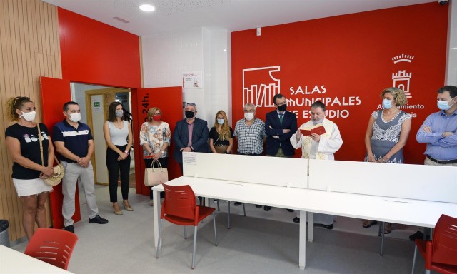 El consultorio médico de la pedanía murciana de la Zeneta se transforma en una sala de estudio